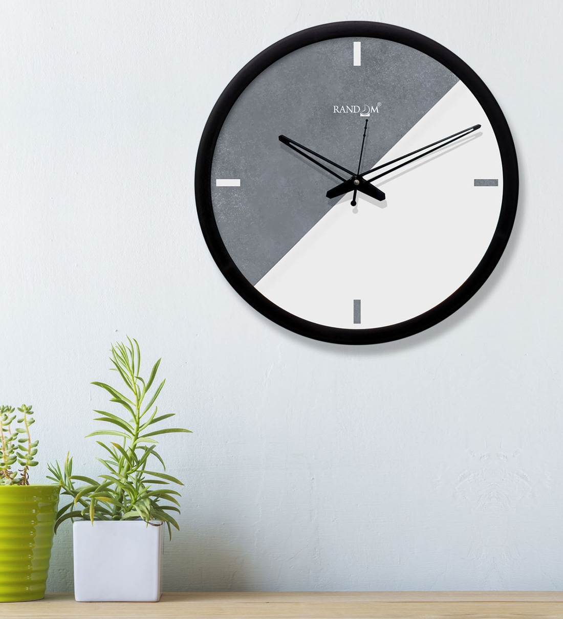 Round Quartz Movement Black Plastic Wall Clock,Share By Random