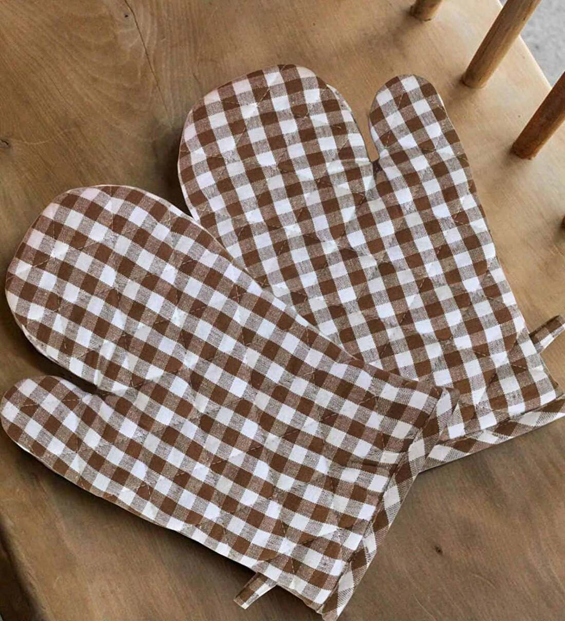 Checkered Brown & White Cotton (Set of 2) Oven Gloves,Share By Lushomes