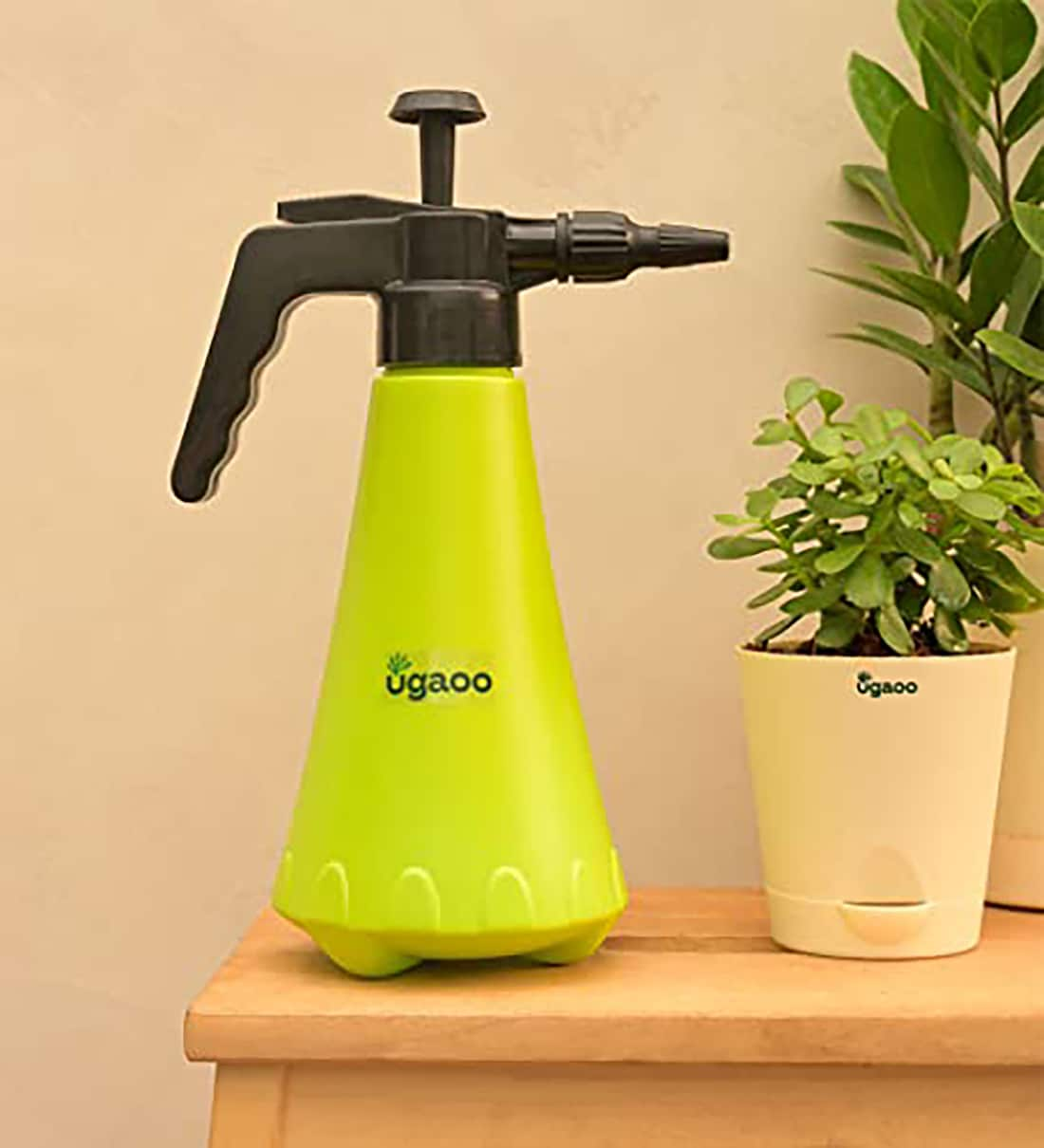 Plastic Pressure Pump Bottle Sprayer 1 L,Share By Ugaoo