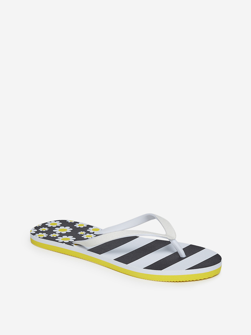 LUNA BLU by Westside White Patterned Flip-Flops